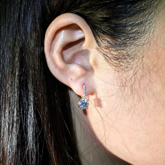 Sale!925 sterling silver CZ Stud Earrings - Picture 4 of 5